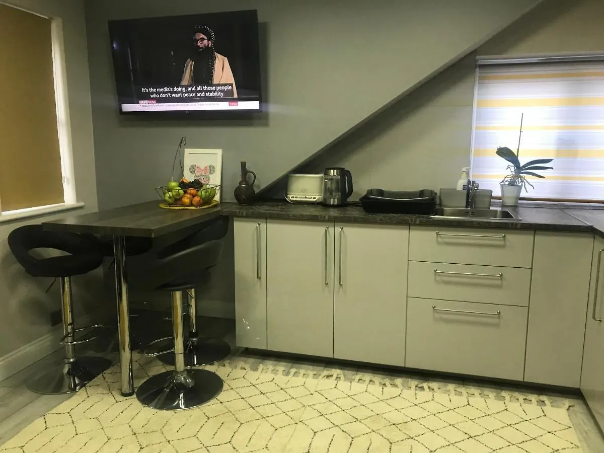 2 Bedroom Apartment For Companies Workers And Professionals Only! Not For Pleasure , No Parties And Gatherings Please Erith